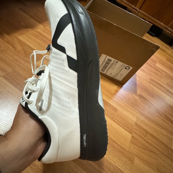 Mountain to Coast R1, White/Black 9.5 Men’s Running shoes - Picture 3 of 16